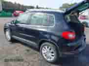 2011 Volkswagen Tiguan S с VIN WVGBV7AX6BW543296, выставлен на аукционе IAAI как лот 43320721 с пробегом 70 224 миль миль и . История ставок и продаж доступна на DreamBid. Изображение 3.