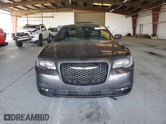 2016 Chrysler 300 S with VIN 2C3CCABG4GH233829, listed as a Copart auction lot 70194295 with 221,664 mi miles and Salvage title. Bid and sale history available at DreamBid. Image 5.
