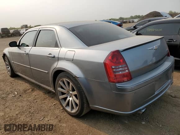 2006 Chrysler 300 C SRT-8 z VIN 2C3LA73W66H426657, wystawiony jako Copart lot #59043365 z przebiegiem 159 188 mil mil oraz Szkoda całkowita • Salvage title. Historia ofert i sprzedaży dostępna na DreamBid. Obrazek 2.