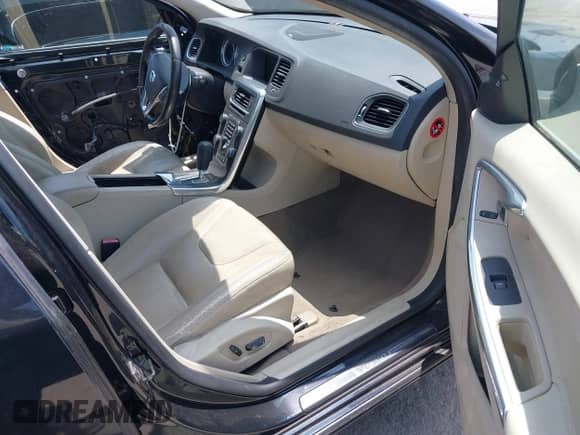 2012 Volvo S60 T5 с VIN YV1622FS7C2116145, выставлен на аукционе IAAI как лот 42560076 с пробегом 91 493 миль миль и . История ставок и продаж доступна на DreamBid. Изображение 5.