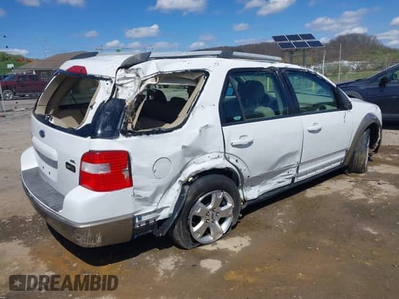 2005 Ford Freestyle SEL с VIN 1FMDK05165GA36766, выставлен на аукционе IAAI как лот 41982502 с пробегом 143 261 миль миль и . История ставок и продаж доступна на DreamBid. Изображение 4.