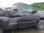 2014 Chevrolet Silverado 1500 Work Truck z VIN 1GCNKPEC6EZ296723, wystawiony jako IAAI lot #42336207 z przebiegiem 247 718 mil mil oraz . Historia ofert i sprzedaży dostępna na DreamBid. Obrazek 13.