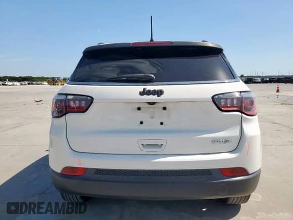 2019 Jeep Compass Latitude z VIN 3C4NJCBB5KT726090, wystawiony jako Copart lot #67247035 z przebiegiem 138 305 mil mil oraz Szkoda całkowita • Salvage title. Historia ofert i sprzedaży dostępna na DreamBid. Obrazek 6.