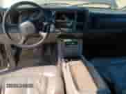 2002 Chevrolet Suburban Z71 z VIN 3GNFK16Z52G238089, wystawiony jako Copart lot #57183975 z przebiegiem Nie podano mil oraz Szkoda całkowita • Salvage title. Historia ofert i sprzedaży dostępna na DreamBid. Obrazek 8.