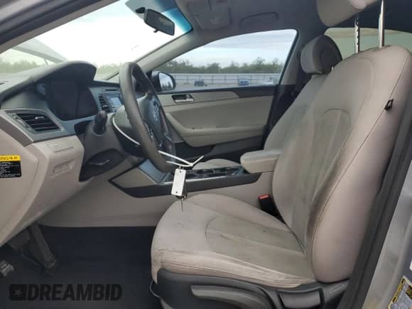 2015 Hyundai Sonata SE с VIN 5NPE24AF1FH024491, выставлен на аукционе Copart как лот 82423485 с пробегом 144 556 миль миль и Списание • Salvage title. История ставок и продаж доступна на DreamBid. Изображение 7.