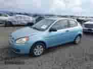 2008 Hyundai Accent GS z VIN KMHCM36C68U090176, wystawiony jako IAAI lot #43394710 z przebiegiem 112 688 mil mil oraz . Historia ofert i sprzedaży dostępna na DreamBid. Obrazek 2.