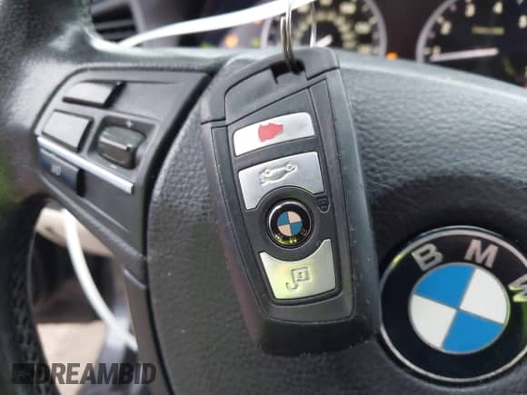 2013 BMW 5 Series 535i xDrive с VIN WBAFU7C58DDU67614, выставлен на аукционе IAAI как лот 43338905 с пробегом 168 966 миль миль и . История ставок и продаж доступна на DreamBid. Изображение 11.