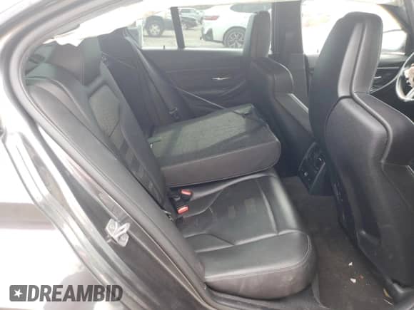 2017 BMW M3 z VIN WBS8M9C50H5G84030, wystawiony jako Copart lot #60248865 z przebiegiem 63 388 mil mil oraz Czysty tytuł • Clean title. Historia ofert i sprzedaży dostępna na DreamBid. Obrazek 10.