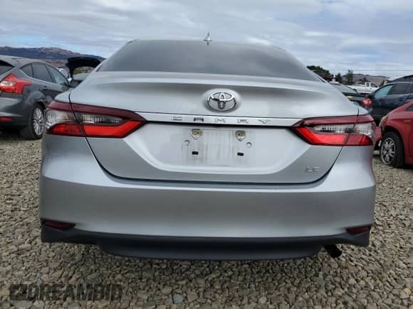 2022 Toyota Camry LE with VIN 4T1C11AK8NU051516, listed as a Copart auction lot 84958615 with 31,814 mi miles and Salvage title. Bid and sale history available at DreamBid. Image 6.