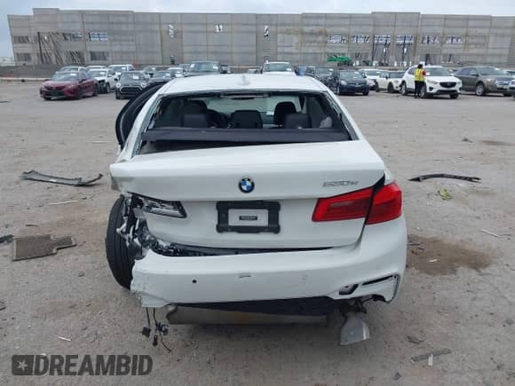 2019 BMW 5 Series 530e с VIN WBAJA9C52KB388172, выставлен на аукционе IAAI как лот 42518505 с пробегом Не указан миль и . История ставок и продаж доступна на DreamBid. Изображение 16.