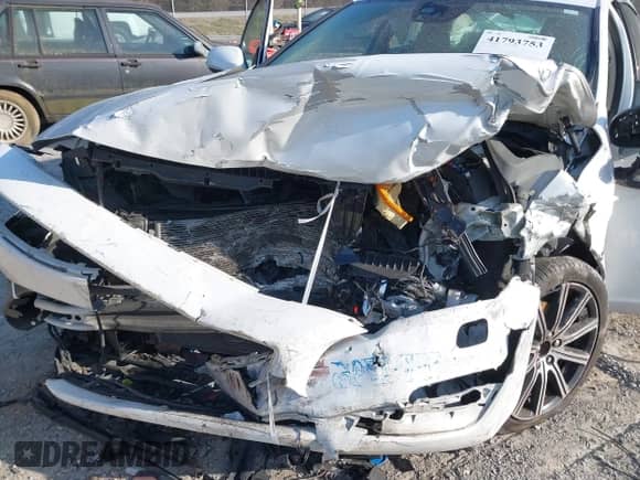2018 Volvo S60 Inscription Platinum с VIN LYV402HM7JB179307, выставлен на аукционе IAAI как лот 41793753 с пробегом 107 205 миль миль и . История ставок и продаж доступна на DreamBid. Изображение 6.