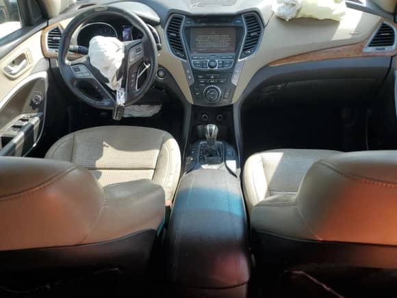 2014 Hyundai Santa Fe с VIN 5XYZU3LB7EG174384, выставлен на аукционе Copart как лот 70334355 с пробегом 234 836 миль миль и Списание • Salvage title. История ставок и продаж доступна на DreamBid. Изображение 8.