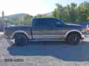 2015 Ram 1500 Laramie z VIN 1C6RR7NT5FS537704, wystawiony jako IAAI lot #43221296 z przebiegiem 193 037 mil mil oraz . Historia ofert i sprzedaży dostępna na DreamBid. Obrazek 13.