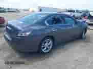 2013 Nissan Maxima SV z VIN 1N4AA5AP7DC805658, wystawiony jako IAAI lot #42453972 z przebiegiem 198 641 mil mil oraz . Historia ofert i sprzedaży dostępna na DreamBid. Obrazek 4.