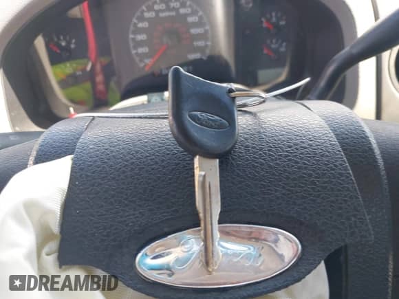 2007 Ford F-150 XL с VIN 1FTRF12W47KC02366, выставлен на аукционе IAAI как лот 42814800 с пробегом 117 250 миль миль и . История ставок и продаж доступна на DreamBid. Изображение 11.