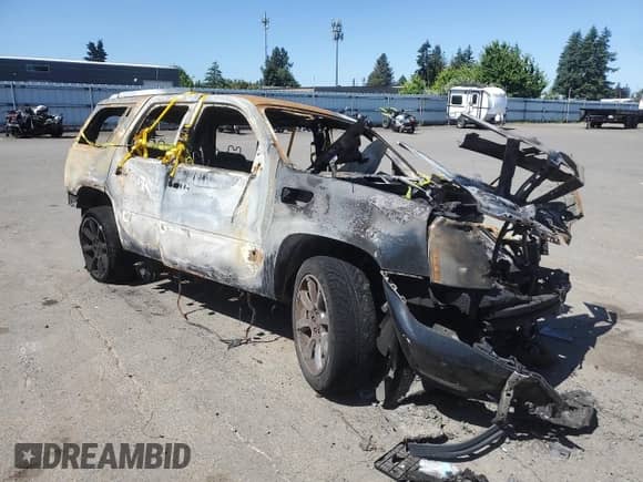 2009 Cadillac Escalade with VIN 1GYFK13249R151546, listed as a Copart auction lot 71069525 with Not provided miles and Salvage title. Bid and sale history available at DreamBid. Image 4.