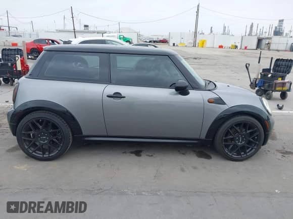 2010 MINI Hardtop with VIN WMWMF3C58ATZ60995, listed as a IAAI auction lot 42454882 with 147,607 mi miles and . Bid and sale history available at DreamBid. Image 14.