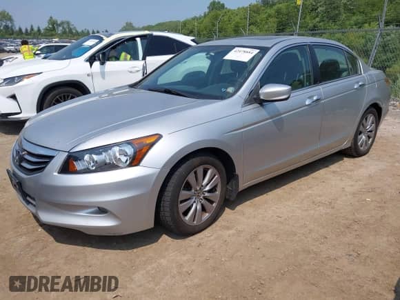 2012 Honda Accord EX z VIN 1HGCP3F72CA013413, wystawiony jako IAAI lot #42478884 z przebiegiem 352 670 mil mil oraz . Historia ofert i sprzedaży dostępna na DreamBid. Obrazek 17.