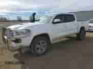 2016 Toyota Tacoma SR z VIN 5TFCZ5AN0GX014136, wystawiony jako Copart lot #85881705 z przebiegiem 166 042 mil mil oraz Czysty tytuł • Clean title. Historia ofert i sprzedaży dostępna na DreamBid. Obrazek 1.