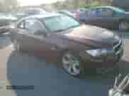 2007 BMW 3 Series 335i z VIN WBAWL73517PX49387, wystawiony jako Copart lot #71611705 z przebiegiem 81 292 mil mil oraz Szkoda całkowita • Salvage title. Historia ofert i sprzedaży dostępna na DreamBid. Obrazek 4.