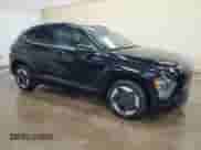 2024 Hyundai Kona Limited z VIN KM8HE3A63RU016557, wystawiony jako Copart lot #69593405 z przebiegiem 5 808 mil mil oraz Czysty tytuł • Clean title. Historia ofert i sprzedaży dostępna na DreamBid. Obrazek 4.