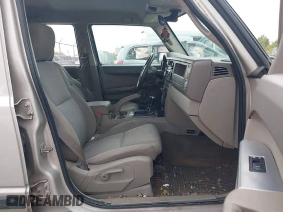 2007 Jeep Commander Sport с VIN 1J8HG48K57C510082, выставлен на аукционе IAAI как лот 43268463 с пробегом 177 942 миль миль и . История ставок и продаж доступна на DreamBid. Изображение 5.