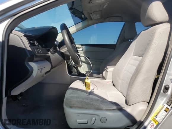 2015 Toyota Camry LE z VIN 4T4BF1FK6FR445982, wystawiony jako Copart lot #86984915 z przebiegiem 291 433 mil mil oraz Czysty tytuł • Clean title. Historia ofert i sprzedaży dostępna na DreamBid. Obrazek 7.