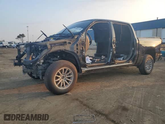 2023 Ram 1500 Laramie z VIN 1C6SRFJTXPN543533, wystawiony jako Copart lot #68620765 z przebiegiem Nie podano mil oraz Szkoda całkowita • Salvage title. Historia ofert i sprzedaży dostępna na DreamBid. Obrazek 1.