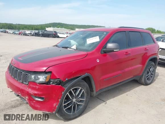 2018 Jeep Grand Cherokee Trailhawk z VIN 1C4RJFLG3JC277015, wystawiony jako IAAI lot #42245753 z przebiegiem 70 671 mil mil oraz . Historia ofert i sprzedaży dostępna na DreamBid. Obrazek 2.