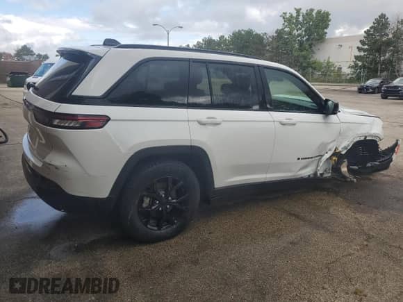 2024 Jeep Grand Cherokee Altitude z VIN 1C4RJGAG7R8555020, wystawiony jako Copart lot #81251305 z przebiegiem 38 445 mil mil oraz Szkoda całkowita • Salvage title. Historia ofert i sprzedaży dostępna na DreamBid. Obrazek 3.