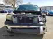 2012 Toyota Tundra z VIN 5TFRU5F10CX028076, wystawiony jako Copart lot #50353735 z przebiegiem 171 321 mil mil oraz Szkoda całkowita • Salvage title. Historia ofert i sprzedaży dostępna na DreamBid. Obrazek 5.