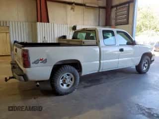 2004 Chevrolet Silverado 1500 LS z VIN 2GCEK19V141254296, wystawiony jako Copart lot #82352195 z przebiegiem 123 567 mil mil oraz Szkoda całkowita • Salvage title. Historia ofert i sprzedaży dostępna na DreamBid. Obrazek 3.