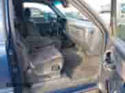 2002 GMC Sierra 1500 SLE с VIN 2GTEC19T521149253, выставлен на аукционе IAAI как лот 41470305 с пробегом 251 575 миль миль и . История ставок и продаж доступна на DreamBid. Изображение 5.