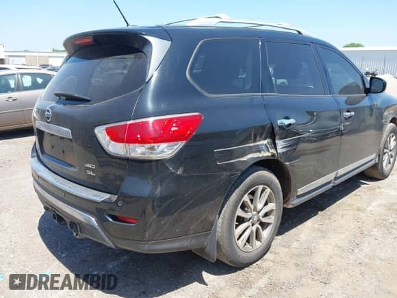2014 Nissan Pathfinder SV with VIN 5N1AR2MMXEC684429, listed as a IAAI auction lot 42233673 with 135,593 mi miles and . Bid and sale history available at DreamBid. Image 4.