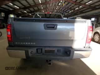 2011 Chevrolet Silverado 1500 LT z VIN 1GCRKSE05BZ445547, wystawiony jako Copart lot #85131585 z przebiegiem 210 414 mil mil oraz Czysty tytuł • Clean title. Historia ofert i sprzedaży dostępna na DreamBid. Obrazek 6.