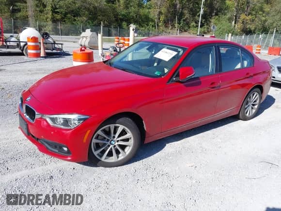 2018 BMW 3 Series 320i xDrive z VIN WBA8A3C54JA505279, wystawiony jako IAAI lot #43381231 z przebiegiem 81 895 mil mil oraz . Historia ofert i sprzedaży dostępna na DreamBid. Obrazek 19.