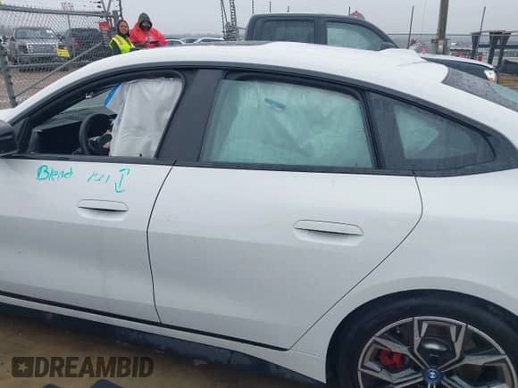 2024 BMW i4 eDrive35 с VIN WBY43AW07RFS93555, выставлен на аукционе IAAI как лот 40930782 с пробегом 4 156 миль миль и . История ставок и продаж доступна на DreamBid. Изображение 14.