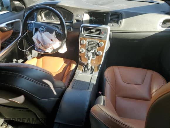 2015 Volvo S60 T5 Platinum с VIN YV1612TM8F1357277, выставлен на аукционе Copart как лот 74011524 с пробегом 142 092 миль миль и На запчасти • Non repairable. История ставок и продаж доступна на DreamBid. Изображение 8.