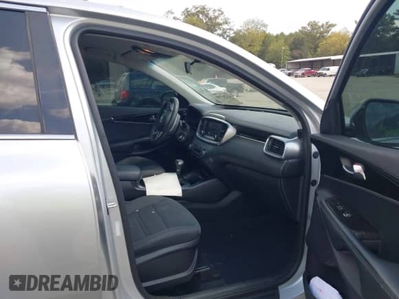 2019 Kia Sorento LX with VIN 5XYPG4A50KG564322, listed as a IAAI auction lot 43285789 with 108,164 mi miles and . Bid and sale history available at DreamBid. Image 5.