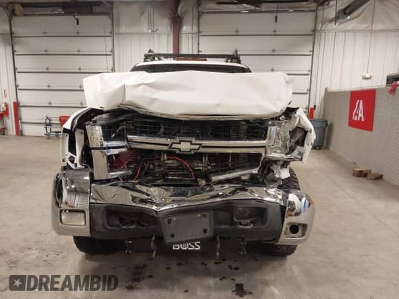2009 Chevrolet Silverado 2500HD LT с VIN 1GCHK53699F182527, выставлен на аукционе IAAI как лот 43125416 с пробегом 217 305 миль миль и . История ставок и продаж доступна на DreamBid. Изображение 13.