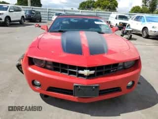 2013 Chevrolet Camaro LT z VIN 2G1FC3D39D9218045, wystawiony jako Copart lot #87064395 z przebiegiem 107 519 mil mil oraz Szkoda całkowita • Salvage title. Historia ofert i sprzedaży dostępna na DreamBid. Obrazek 5.