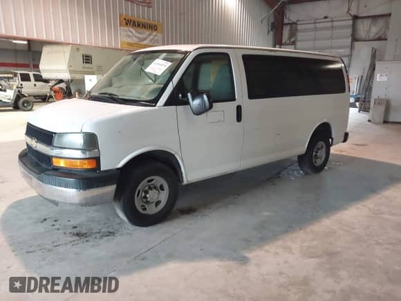2014 Chevrolet Express Passenger LT with VIN 1GAZGYFG2E1101282, listed as a IAAI auction lot 42564935 with 44,098 mi miles and . Bid and sale history available at DreamBid. Image 17.