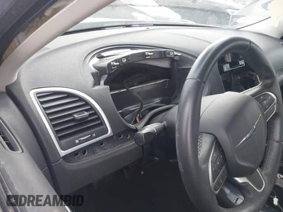 2018 Chrysler 300 Touring L с VIN 2C3CCAAG1JH279305, выставлен на аукционе IAAI как лот 43048635 с пробегом 116 962 миль миль и . История ставок и продаж доступна на DreamBid. Изображение 7.