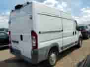 2018 Ram ProMaster Cargo z VIN 3C6TRVCG8JE113090, wystawiony jako Copart lot #62708845 z przebiegiem 121 133 mil mil oraz Czysty tytuł • Clean title. Historia ofert i sprzedaży dostępna na DreamBid. Obrazek 3.