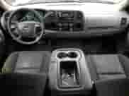 2010 GMC Sierra 1500 SL z VIN 3GTRCUEA7AG292220, wystawiony jako Copart lot #85700414 z przebiegiem 178 290 mil mil oraz Czysty tytuł • Clean title. Historia ofert i sprzedaży dostępna na DreamBid. Obrazek 8.