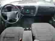 1996 Chevrolet S-10 LS z VIN 1GCDT19W4T8205459, wystawiony jako Copart lot #85138095 z przebiegiem 189 043 mil mil oraz Szkoda całkowita • Salvage title. Historia ofert i sprzedaży dostępna na DreamBid. Obrazek 8.