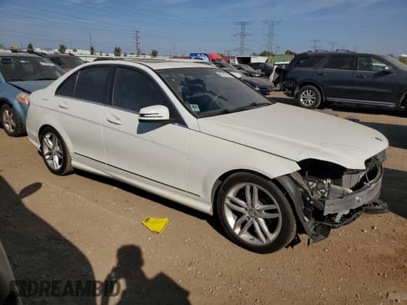 2012 Mercedes-Benz C 300 Sport с VIN WDDGF8BB9CR197833, выставлен на аукционе Copart как лот 84741615 с пробегом 28 969 миль миль и Списание • Salvage title. История ставок и продаж доступна на DreamBid. Изображение 4.