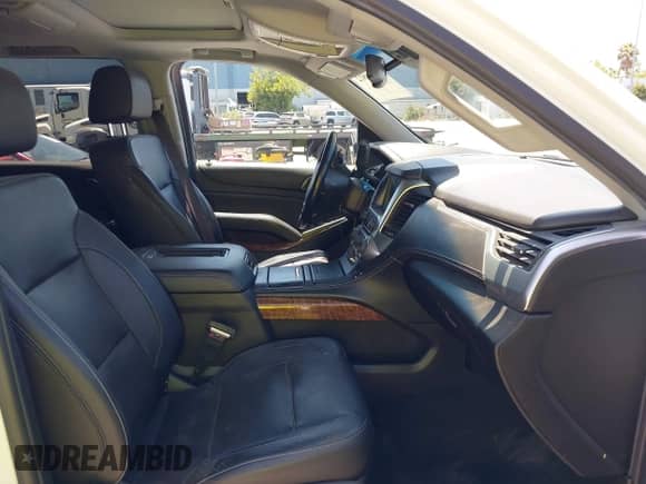 2017 Chevrolet Suburban Premier z VIN 1GNSKJKC1HR228961, wystawiony jako IAAI lot #42574812 z przebiegiem 108 606 mil mil oraz . Historia ofert i sprzedaży dostępna na DreamBid. Obrazek 5.