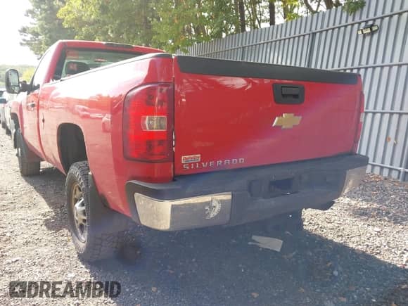 2013 Chevrolet Silverado 2500HD Work Truck z VIN 1GC0KVCGXDF215503, wystawiony jako IAAI lot #43204187 z przebiegiem 96 302 mil mil oraz . Historia ofert i sprzedaży dostępna na DreamBid. Obrazek 3.