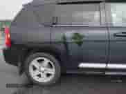 2010 Jeep Compass Sport z VIN 1J4NT1FB6AD638222, wystawiony jako IAAI lot #42076051 z przebiegiem 201 986 mil mil oraz . Historia ofert i sprzedaży dostępna na DreamBid. Obrazek 13.